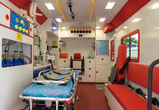 千里護送，轉運救護車帶動救護車廠家發(fā)展02